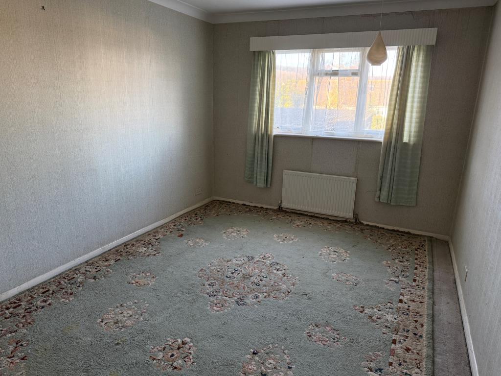 Lot: 87 - TWO-BEDROOM FLAT WITH GARAGE IN NEED OF UPDATING - Main bedroom with window to rear